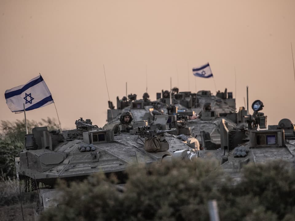 Israelische Panzer dringen im Oktober 2023 in den Gazastreifen ein.