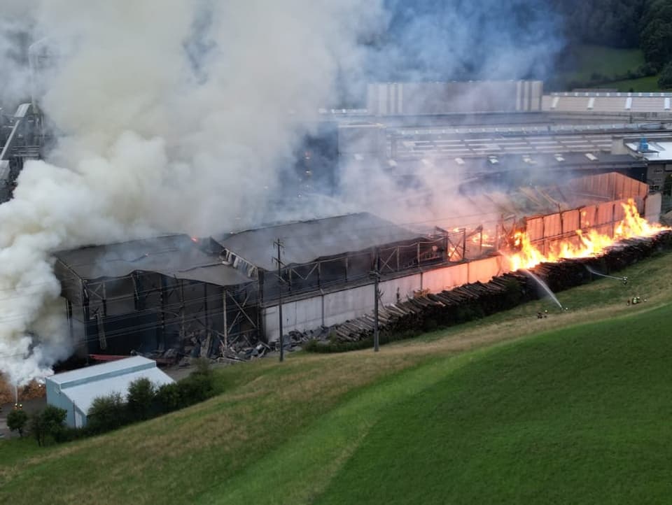 Der Brand aus einer Drohnenaufnahme