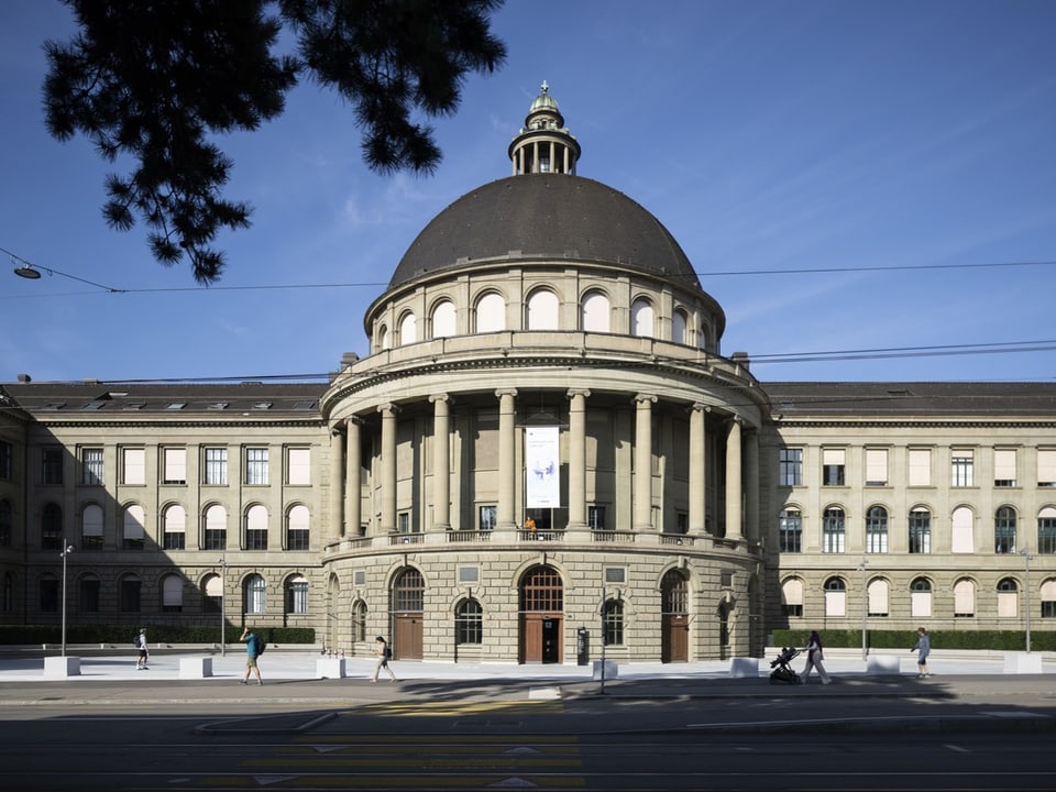 Das Gebäude der ETH Zürich-.