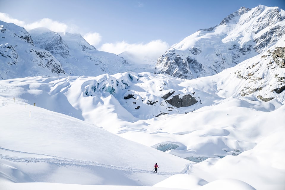 Berge Graubünden: Der Morteratschgletscher mit Piz Bernina rechts im Bild