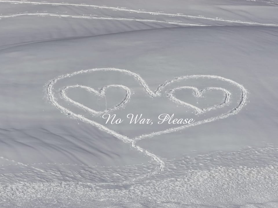 Ein Herz im Schnee.