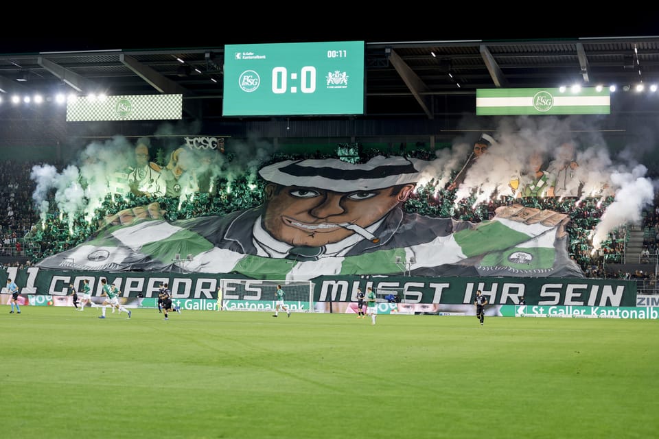 ein grosses Transparent im Stadion St Gallen