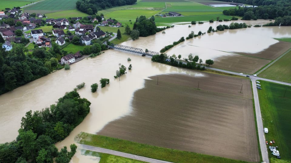 Luftbild der überschwemmten Thur bei Güttighausen.