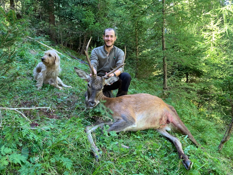 Jäger mit Hirsch