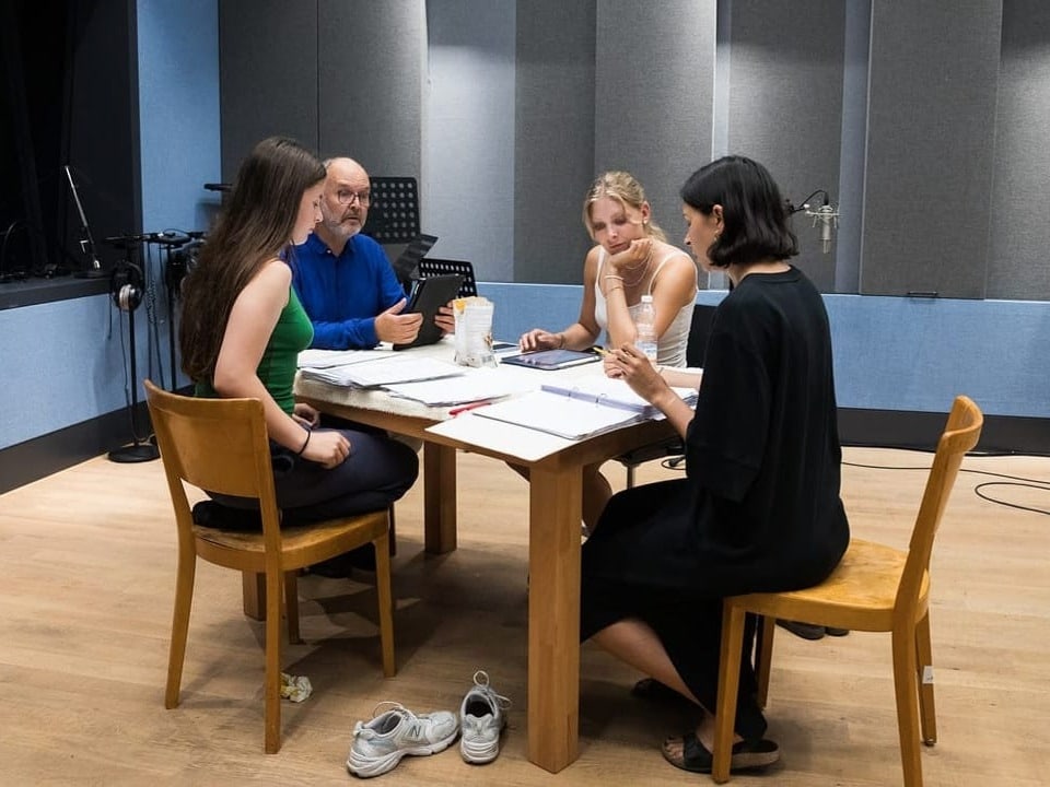 Besprechung im SRF Hörspielstudio