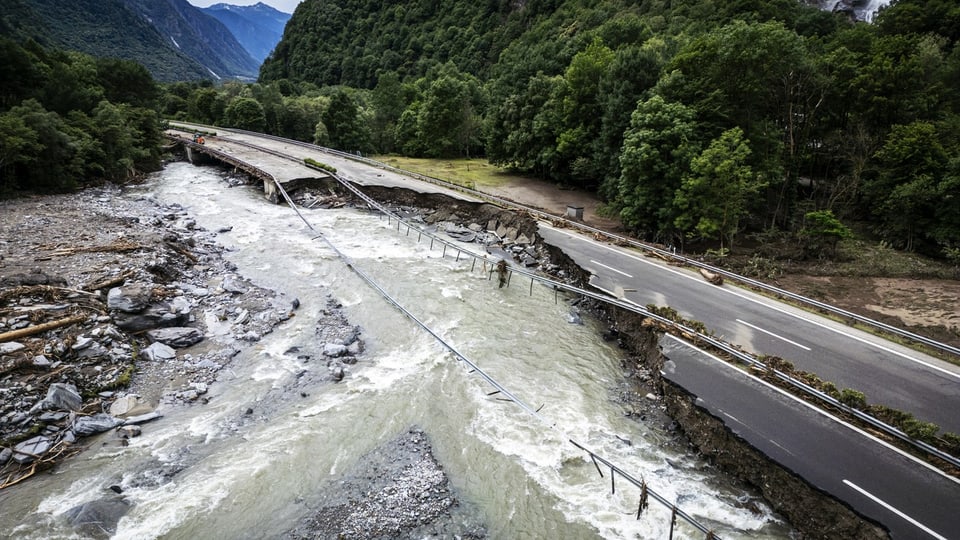 Zerstörte A13 zwischen Lostallo und Soazza