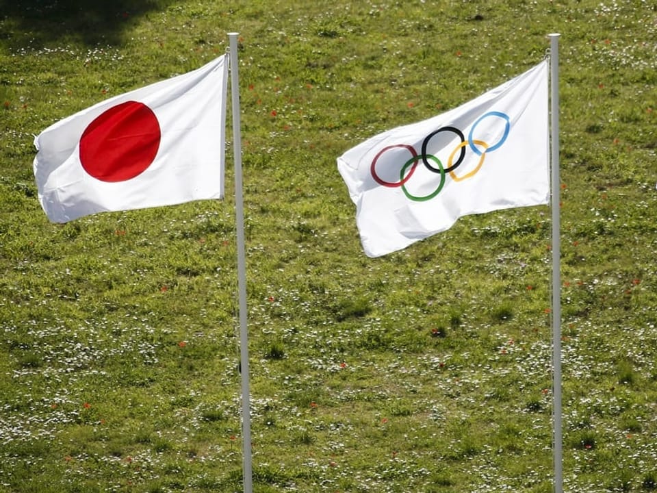Japanische und olympische Fahne
