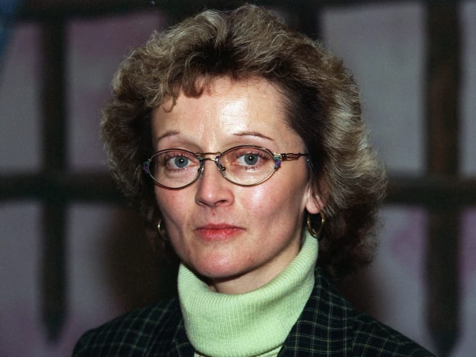 Porträt Eveline Widmer-Schlumpf mit Brille.