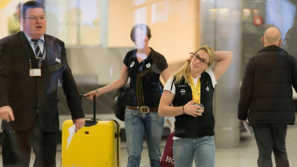 Nach ihrem Triumph an der EM in Frankreich kehrte Giulia Steingruber am Montag wieder in die Schweiz zurück.