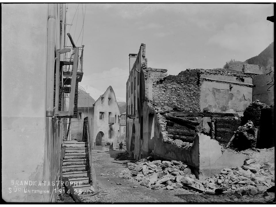 Fotografia en alv e nair dal fieu da Susch