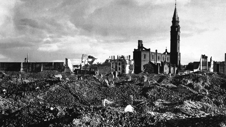 Ruinen in Warschau 1943.