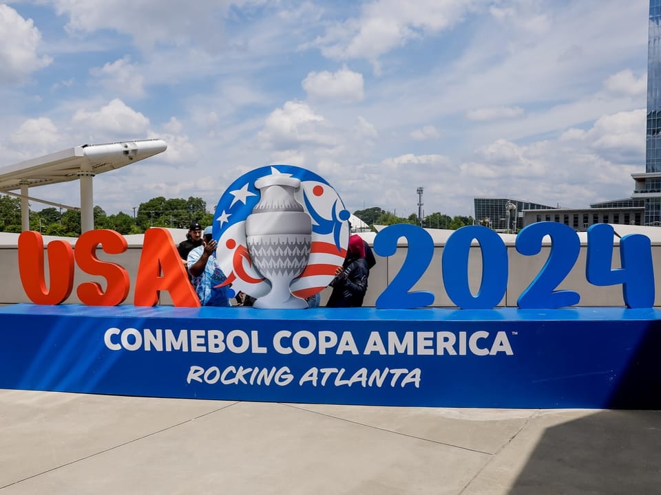 USA 2024 CONMEBOL Copa America Display in Atlanta mit Trophäe