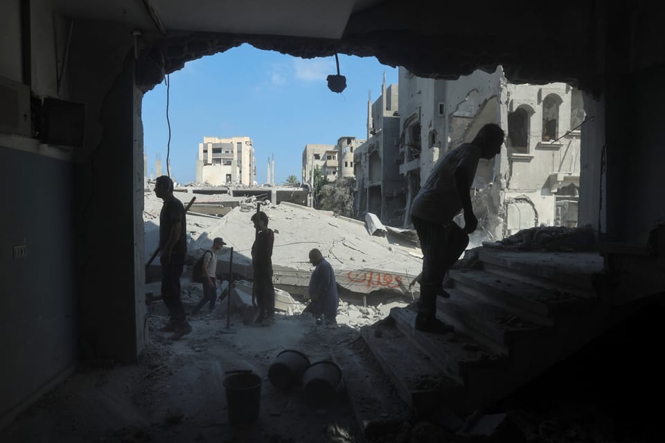 Blick in ein zerstörtes Wohnhaus in Gaza Stadt.