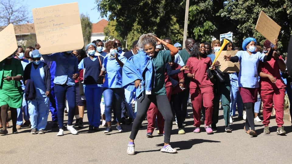 Protestierende Frauen in Simbabwe.