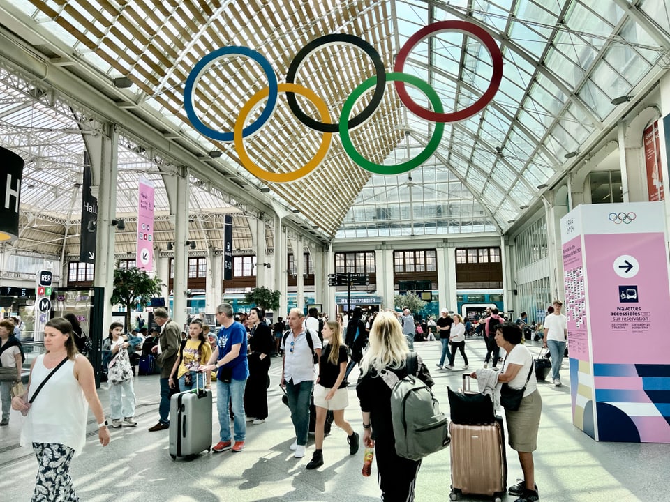 Olympische Ringe an der Gare de Lyon.