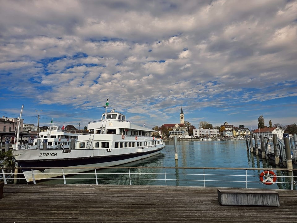 Bodensee mit Schiff