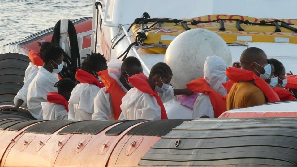 Krisengipfel In Italien Fluchtlinge Auf Lampedusa Mussen Auf Quarantane Schiffe News Srf