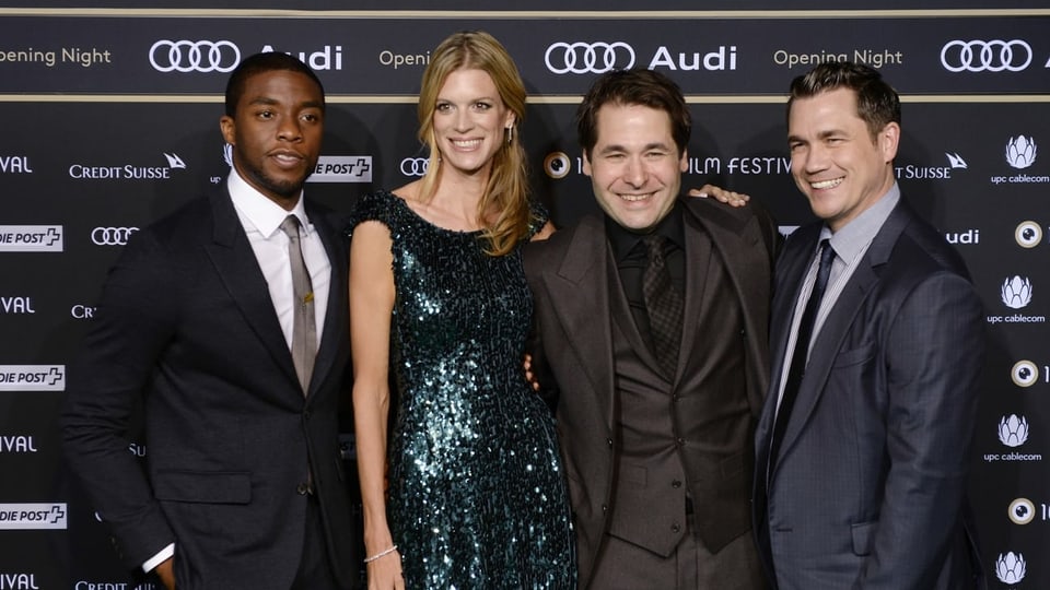 Regisseur Tate Taylor (ganz rechts) mit seinem «Get On Up»-Star Chadwick Boseman (links) 2014 am Zurich Film Festival.