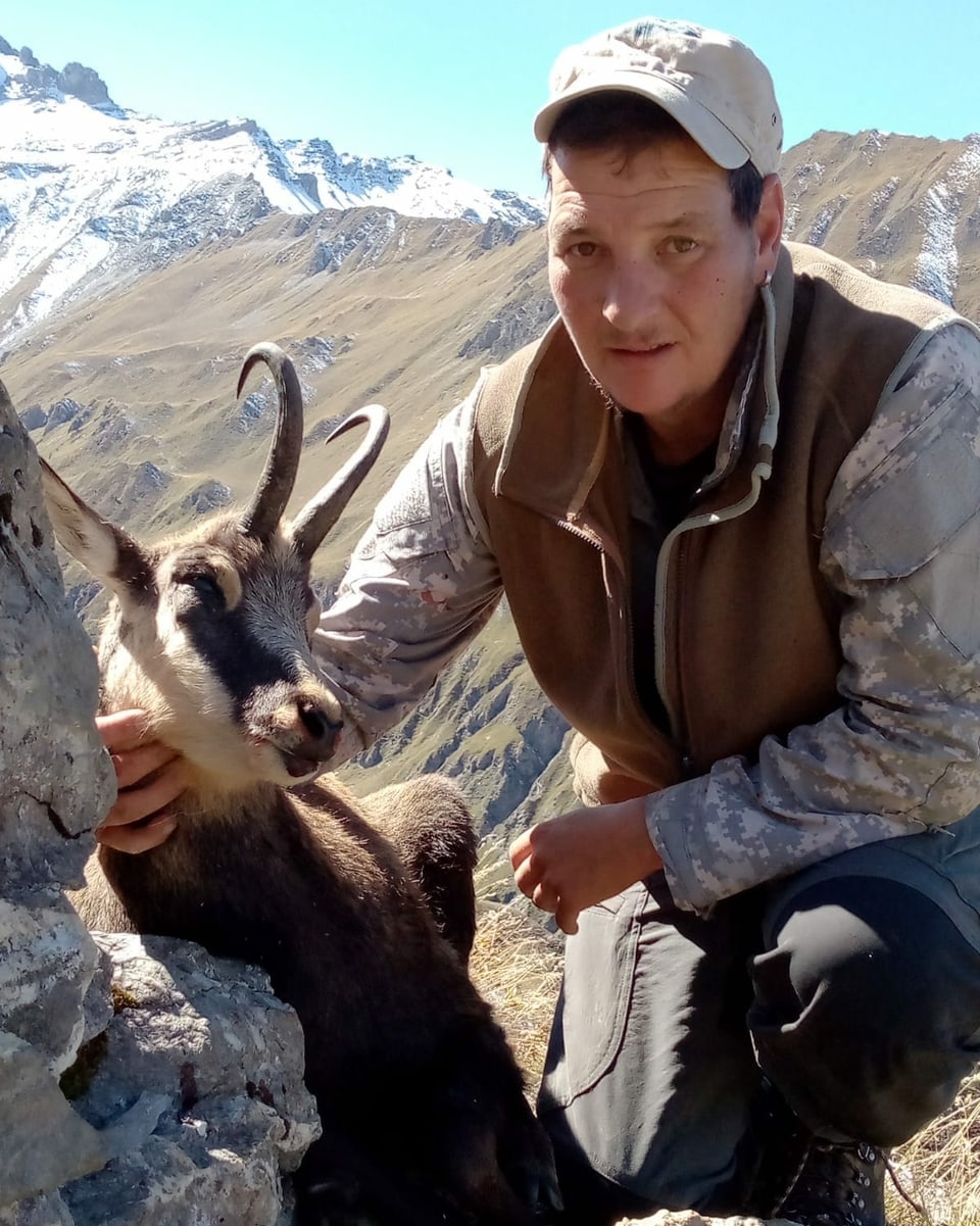 Il buc da chamutsch da Sascha Kleinstein sajettà a Samignun (Val da Platta).