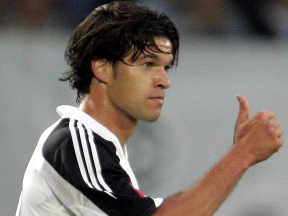 Ballack hebt den Daumen