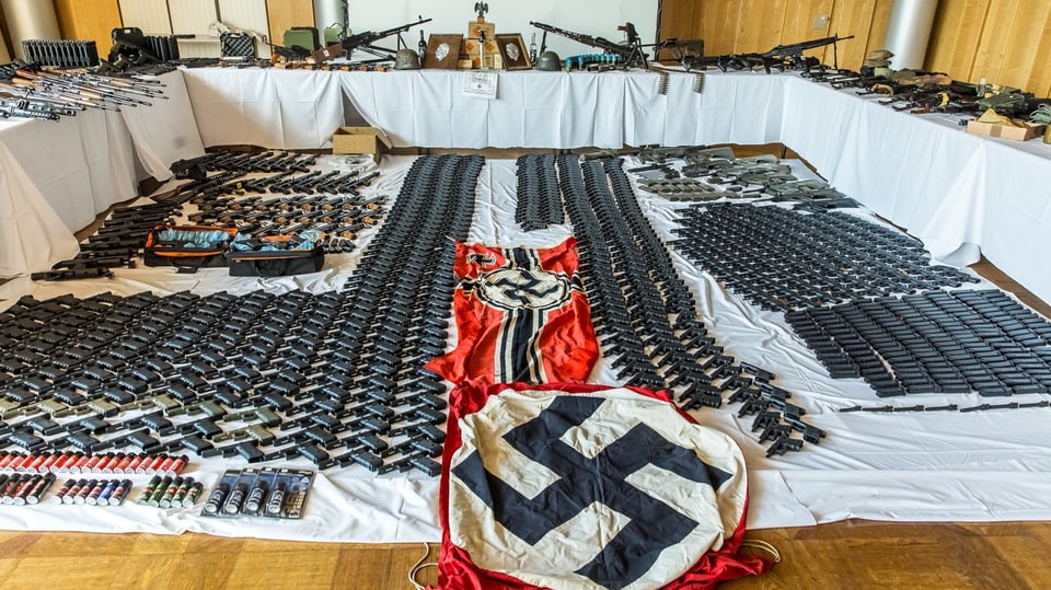 Austrian police recover weapons worth 1.5 million euros from right-wing extremists  Guns, guns everywhere.