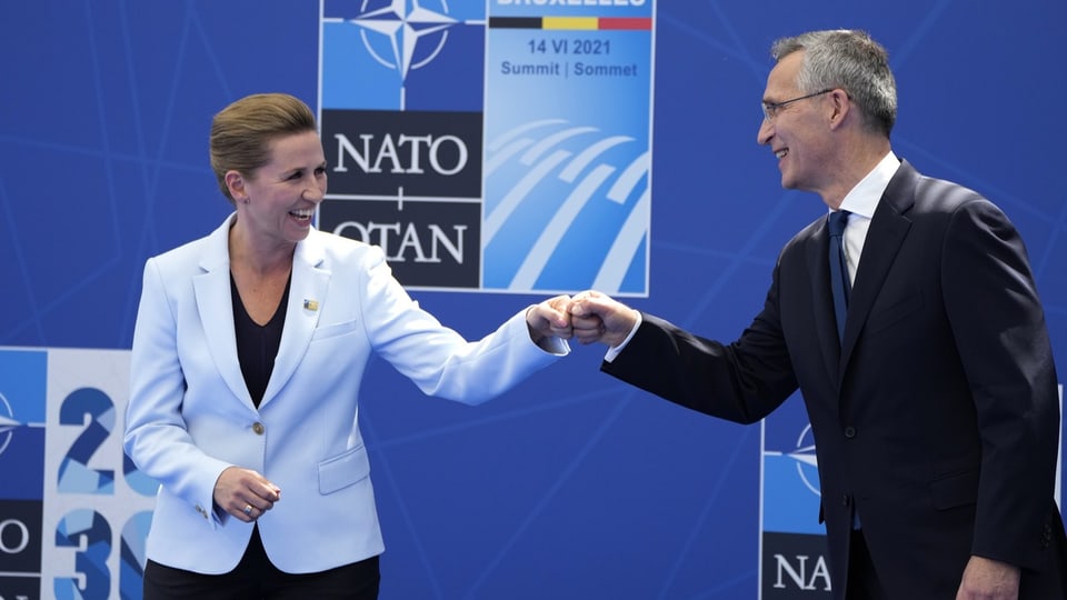 Frederiksen und Stoltenberg beim Nato-Gipfel 2021 in Brüssel