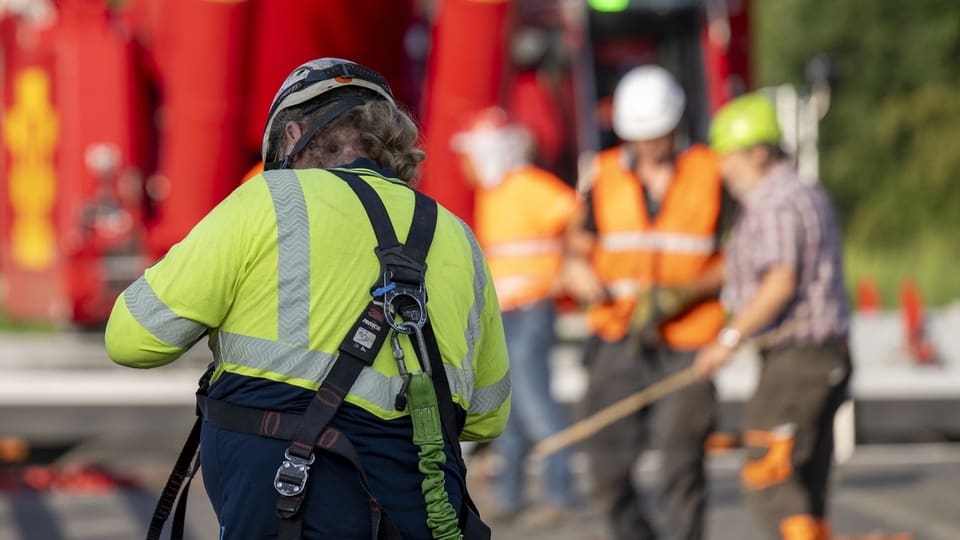 Bauarbeiter arbeiten auf einer Baustelle