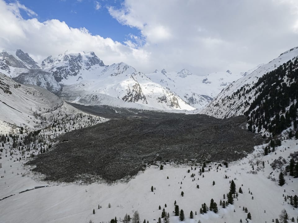 Schutthaufen nach Felssturz im Val Roseg