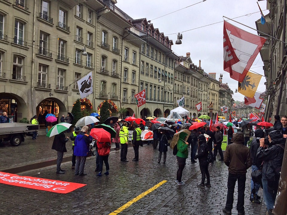 Demonstranten versammeln sich in Bern