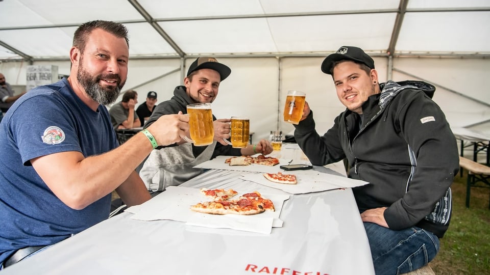 Laut Samuel, Conradin und Laurin sei guter Boden wichtig am Open Air.