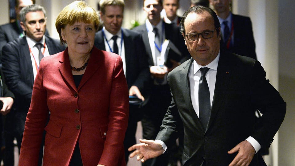 Die deutsche Kanzlerin Merkel und Frankreichs Präsident Hollande treffen beim EU-Gipfel ein