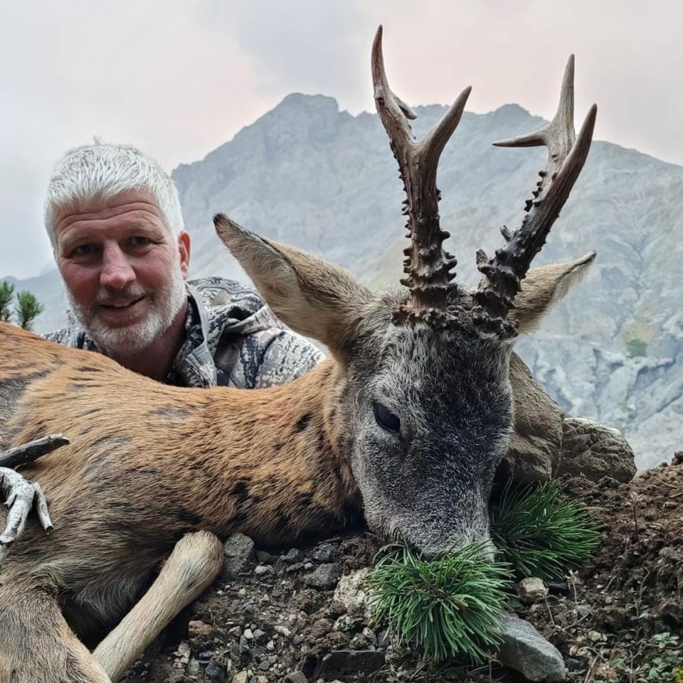 Bruno Tschenett da Müstair ha gì la fortuna da sajettar ils 05-09-2022 quest bel boc chavriel en la Val Mora.