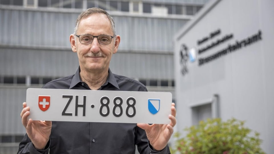 Schweiz: Teuerstes Autokennzeichen kostet 160.100 Franken - DER SPIEGEL
