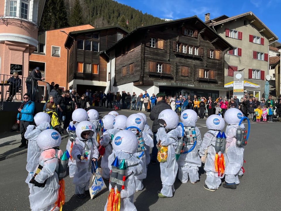 Fasnacht in Graubünden: Guggenmusik, bunte Kostüme und Umzüge