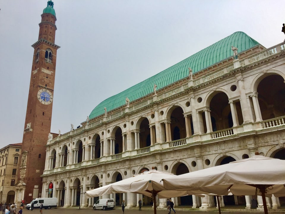 Blick auf das Palazzo della Raggione in Vicenza. Das Wahrzeichen von Vicenza.