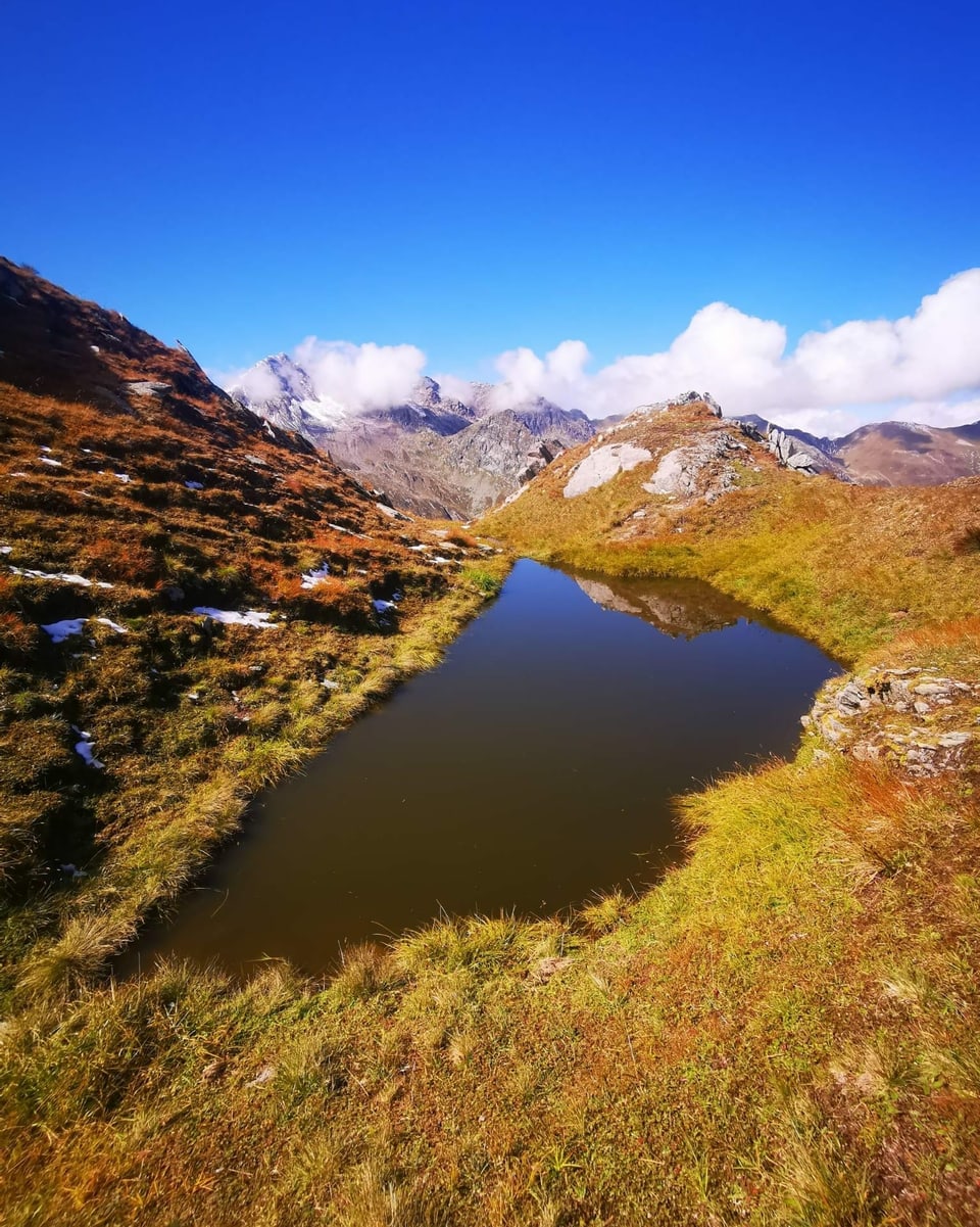 Lai Garviel en Val Medel en ina cuntrada d'atun.