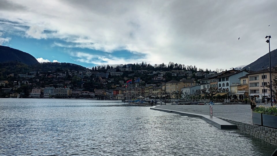 Der See reicht in Ascona bis an die Uferpromenade.