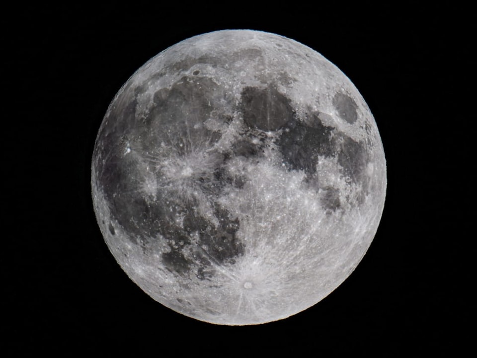 Mond mit Sicht auf Krater.