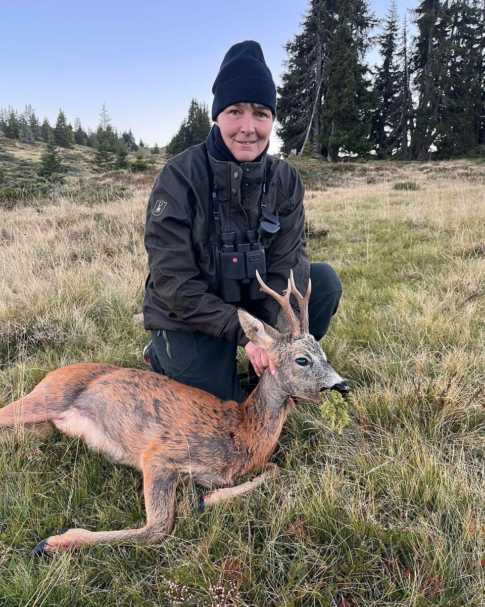 Pia Tschuor-Camenisch da Ruschein/Ladir ha fatg buna chatscha en las alps da la Muota.