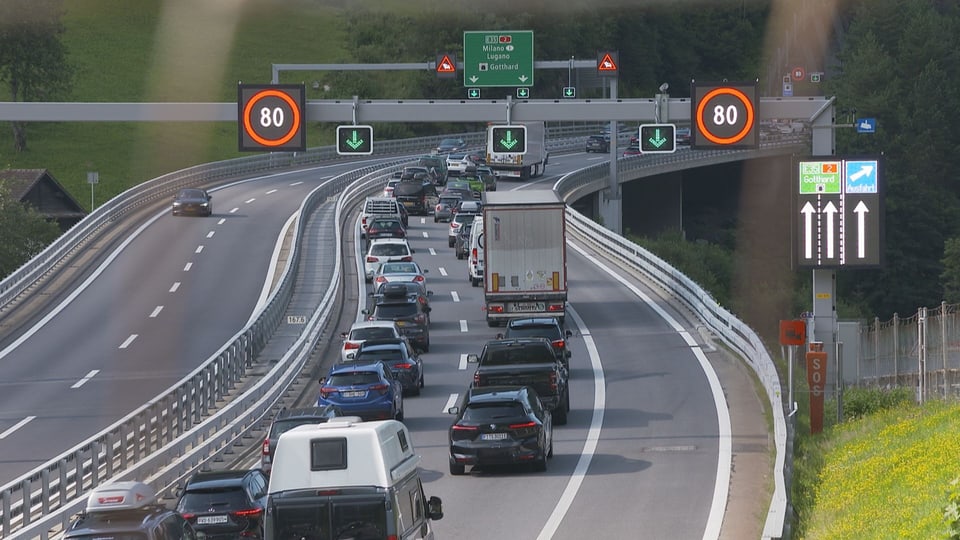 Stau vor Gotthard-Nordportal