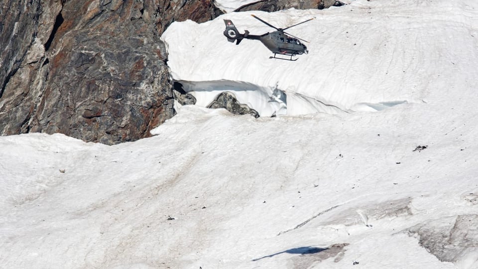 Einzelteile im Schnee: In der Sustenregion stürzt 2016 eine F/A-18 ab.