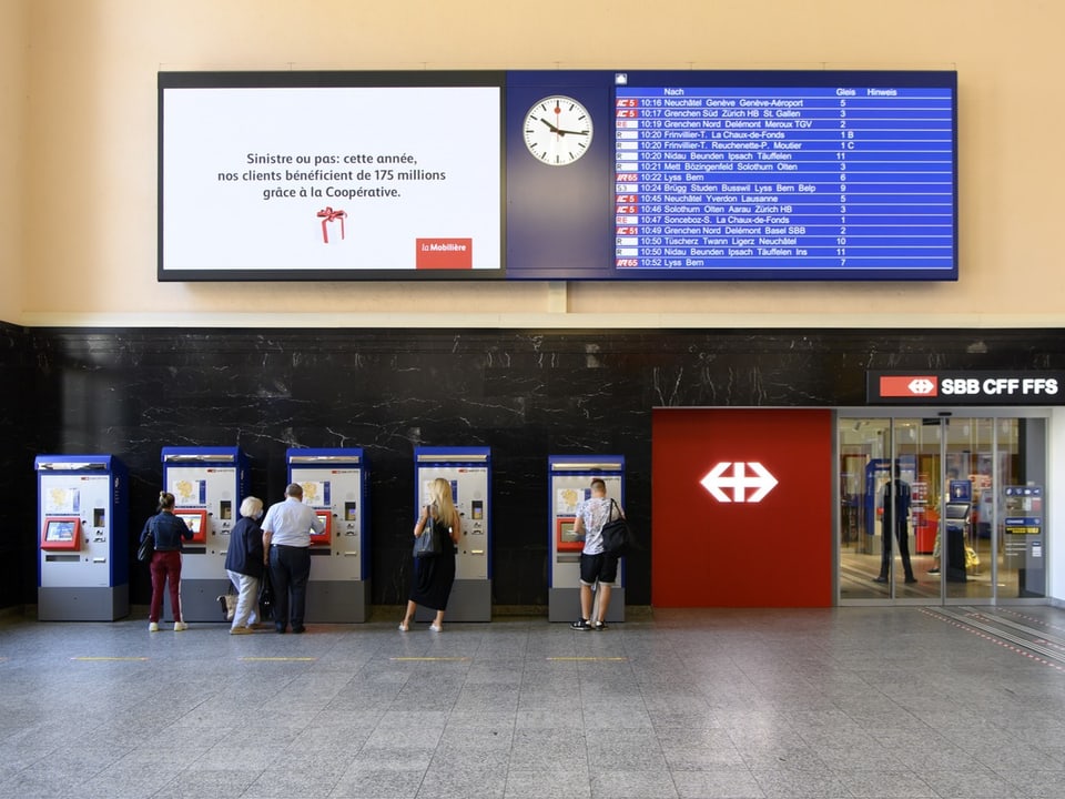 Billettautomaten im Bahnhof Biel