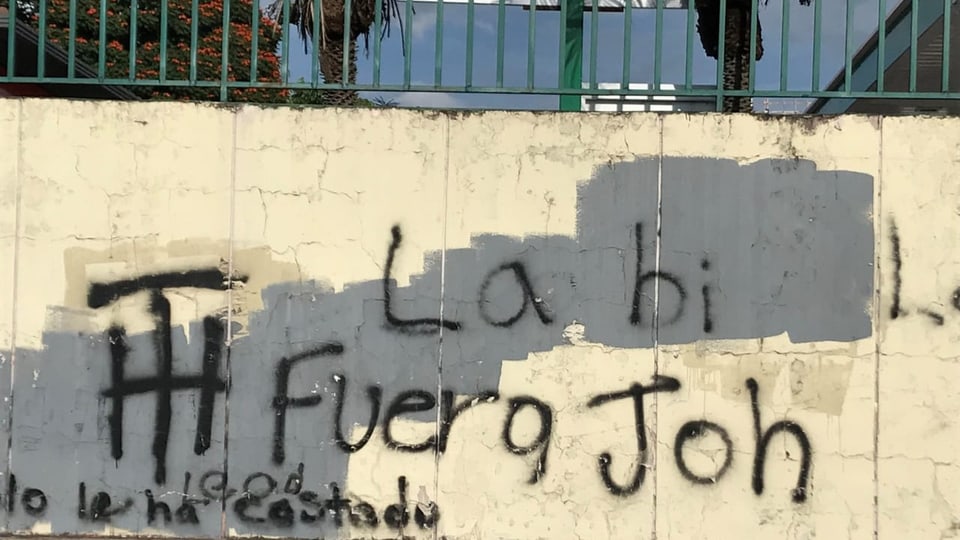 Ein Graffiti als Protest gegen den abtretenden Präsidenten