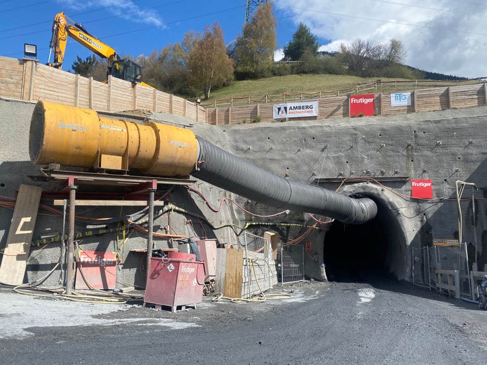 Impressiuns dal tunnel ch'è en construcziun.