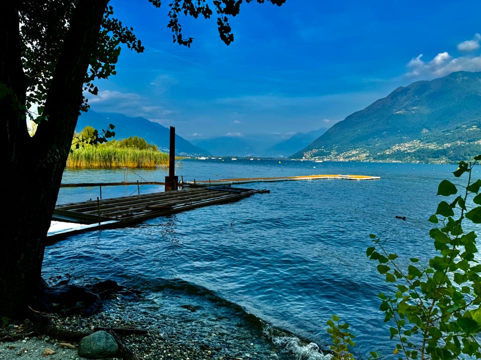 Viel Wasser am Lago Maggiore.