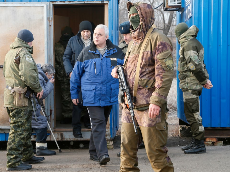 Im Gegenzug lassen pro-russische Separatisten 55 ukrainische Gefangene ziehen.