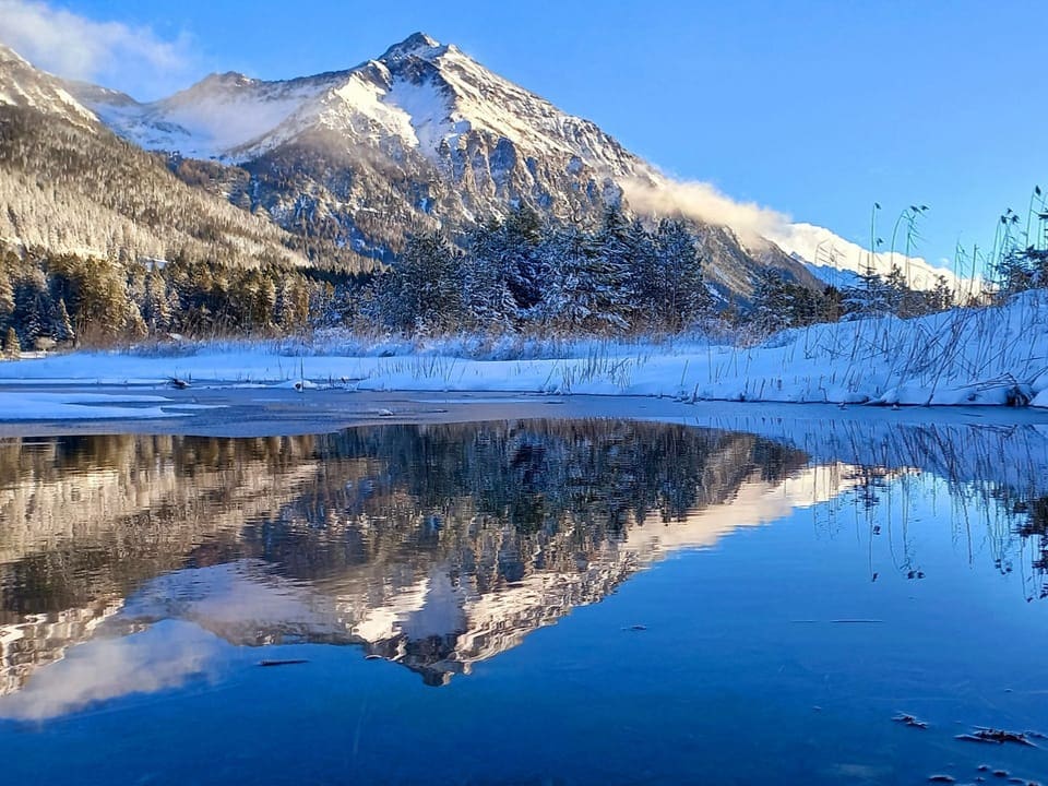 Spiegelung des Lenzerhorns im Heidsee