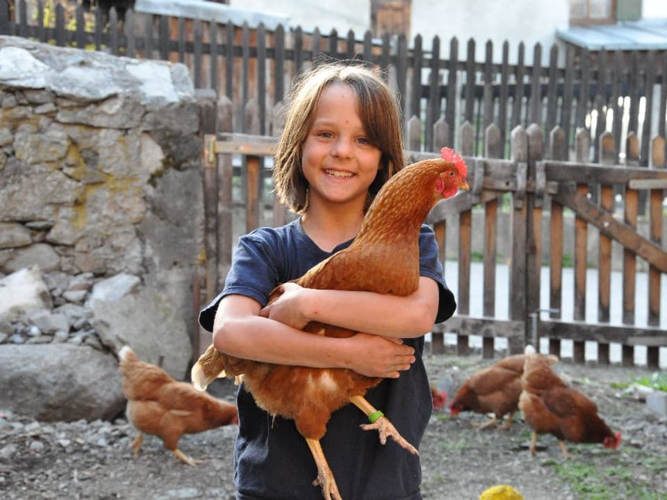 Giaglina che va cul skateboad a l'Agrischa