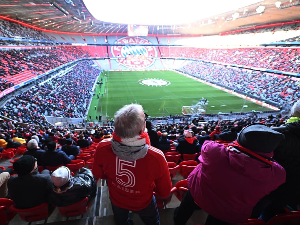 Stadion voller Fans.