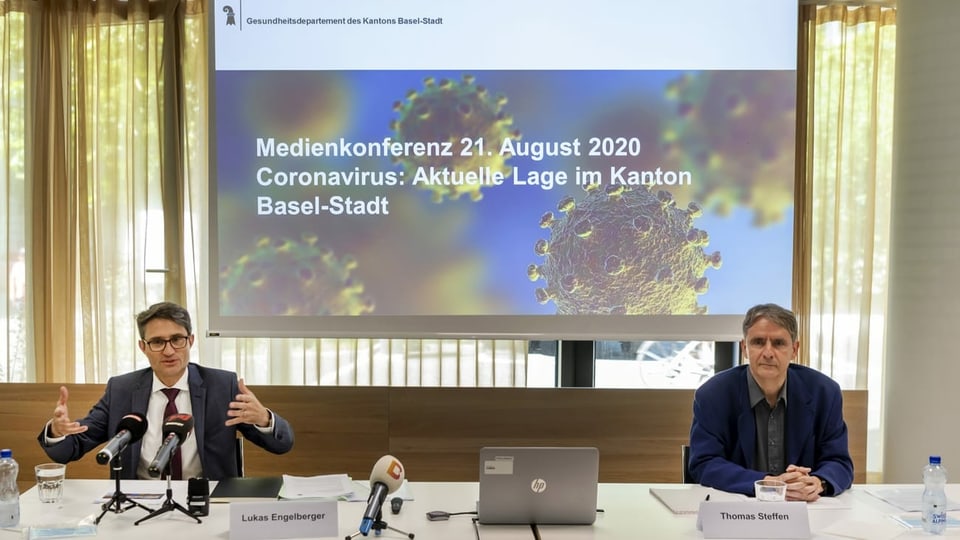 Gesundheitsdirektor Lukas Engelberger und Kantonsarzt Thomas Steffen an einer Pressekonferenz